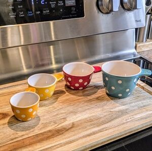 Ceramic measuring cups